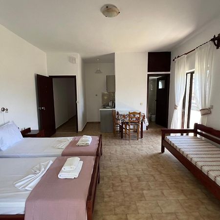 קליבס Zourpos Studios & Apartments מראה חיצוני תמונה