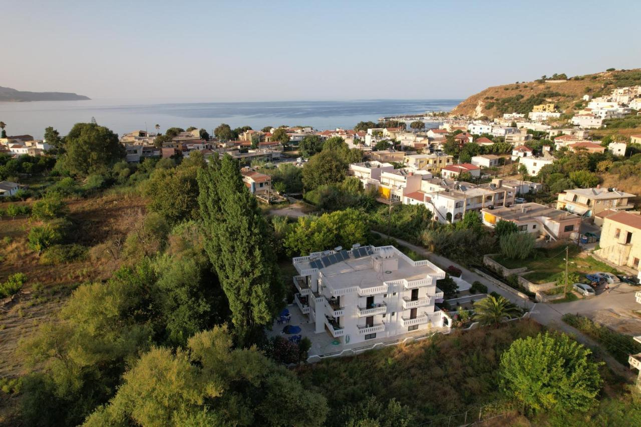 קליבס Zourpos Studios & Apartments מראה חיצוני תמונה