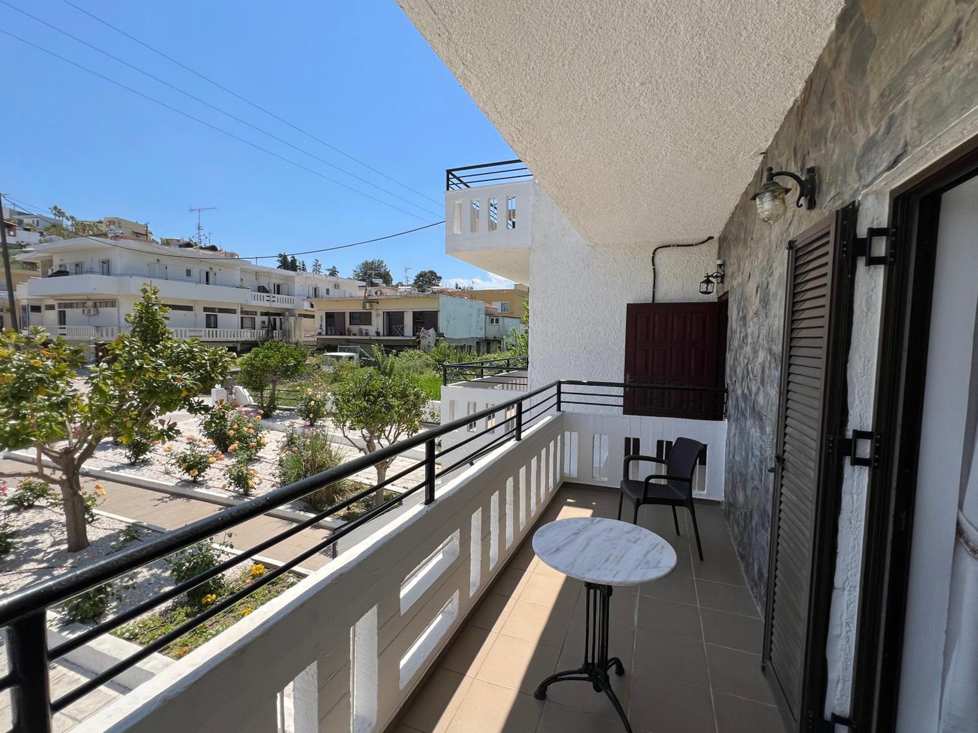 קליבס Zourpos Studios & Apartments מראה חיצוני תמונה