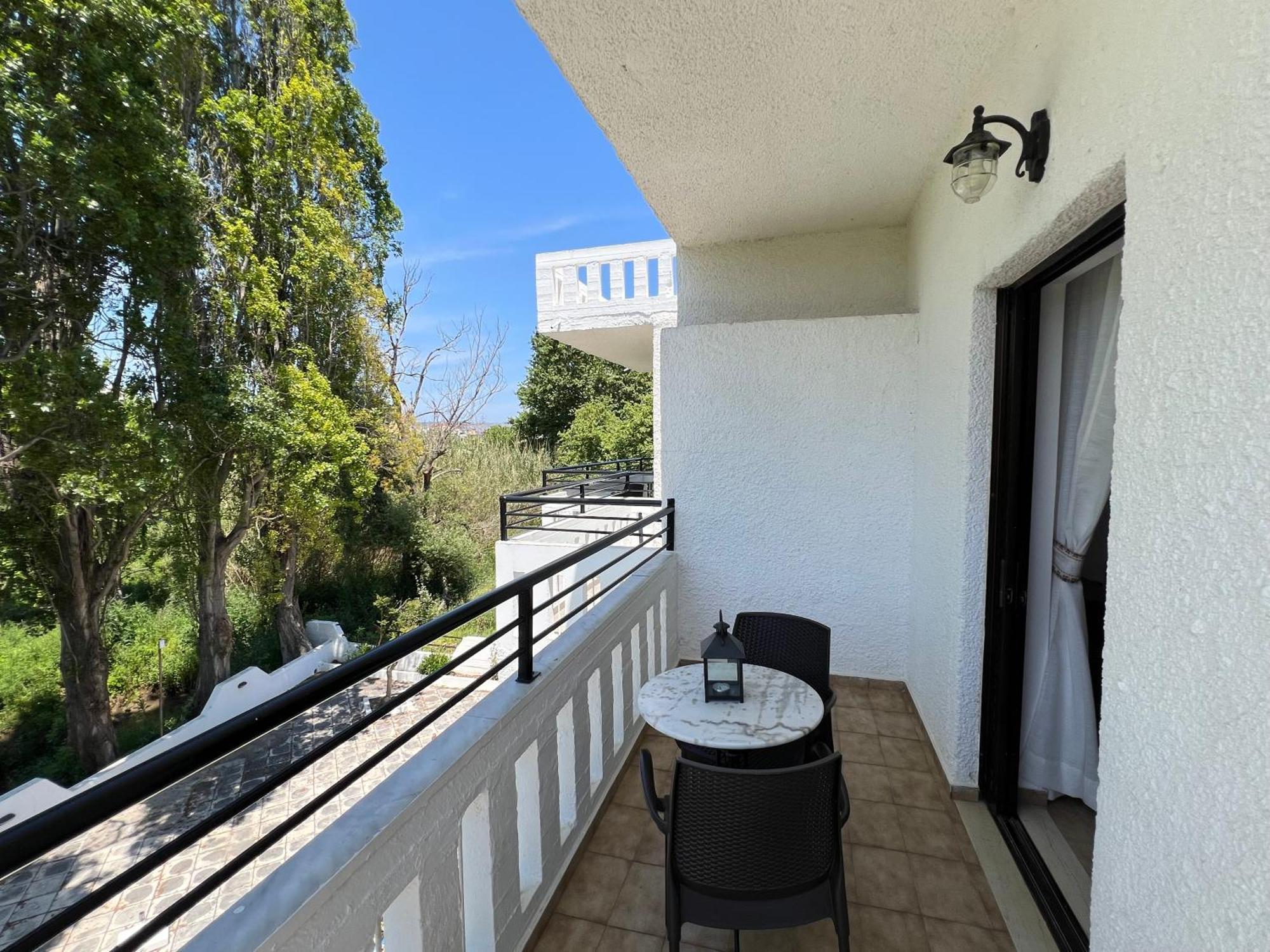 קליבס Zourpos Studios & Apartments מראה חיצוני תמונה