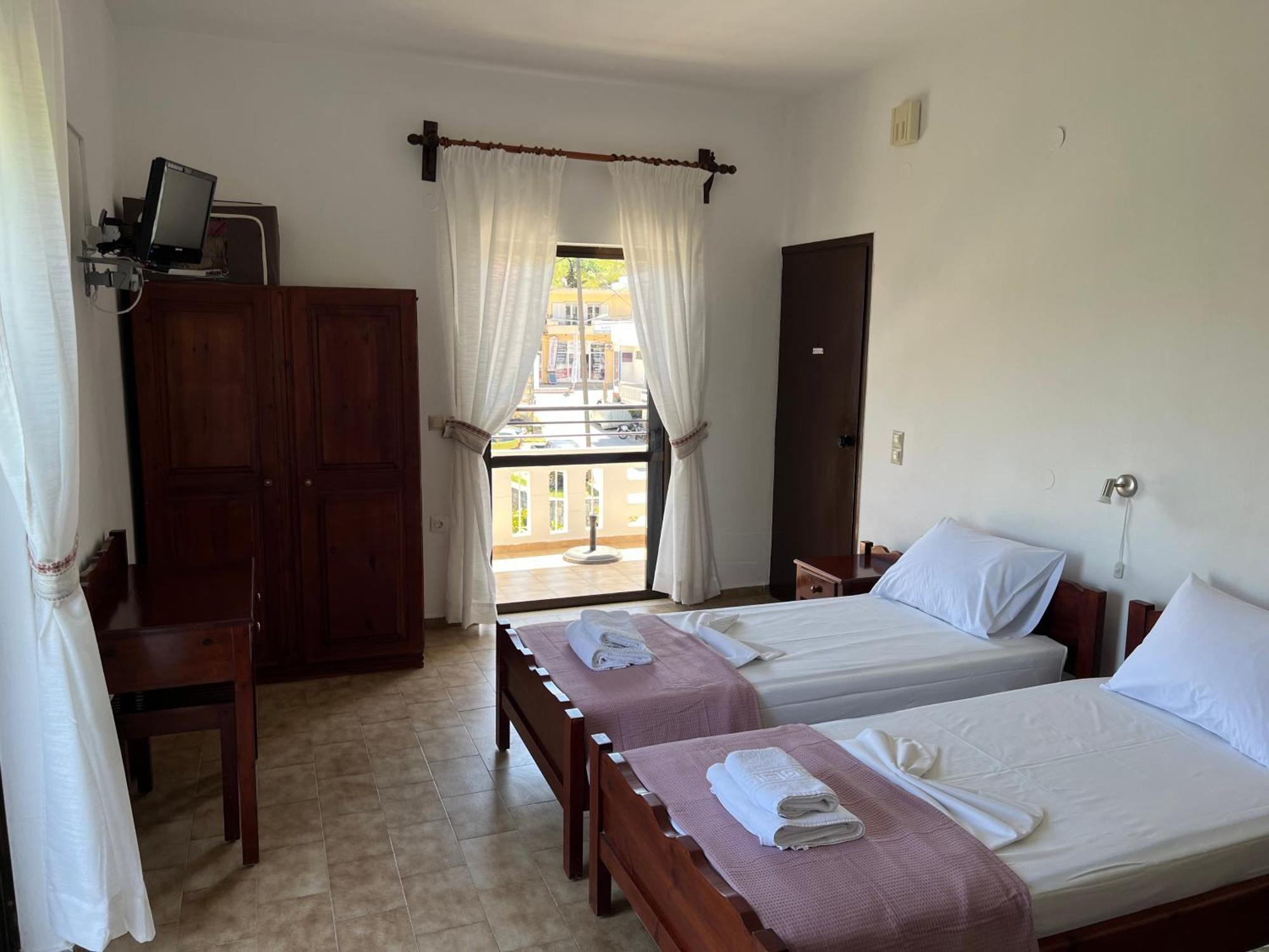 קליבס Zourpos Studios & Apartments מראה חיצוני תמונה