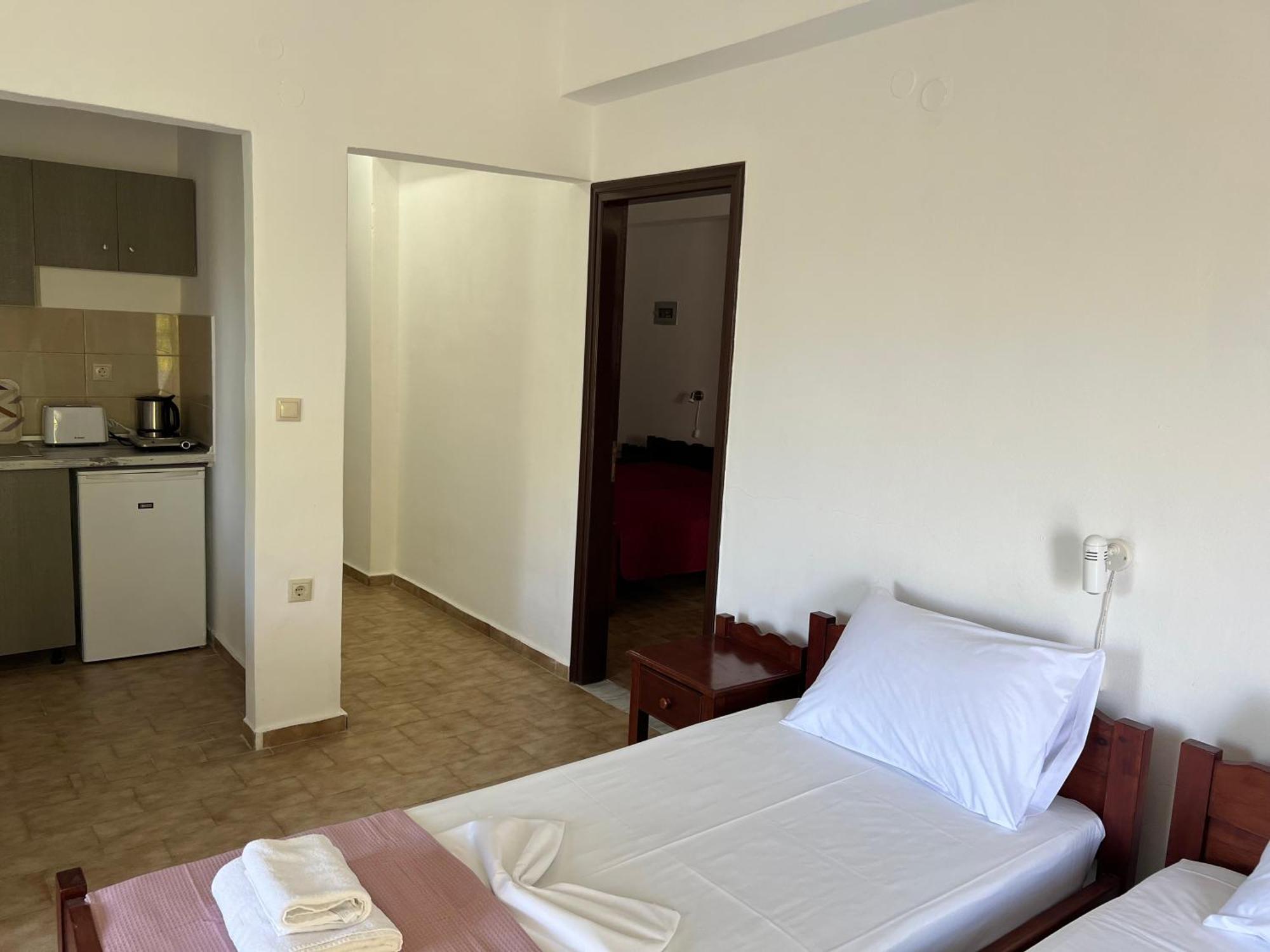 קליבס Zourpos Studios & Apartments מראה חיצוני תמונה