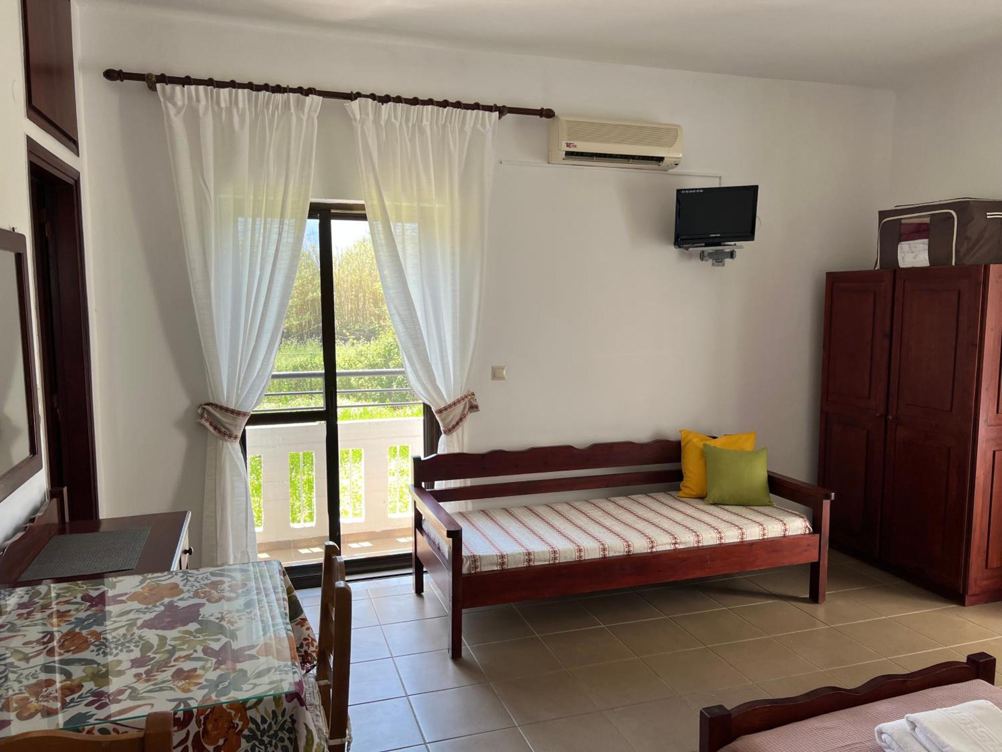קליבס Zourpos Studios & Apartments מראה חיצוני תמונה