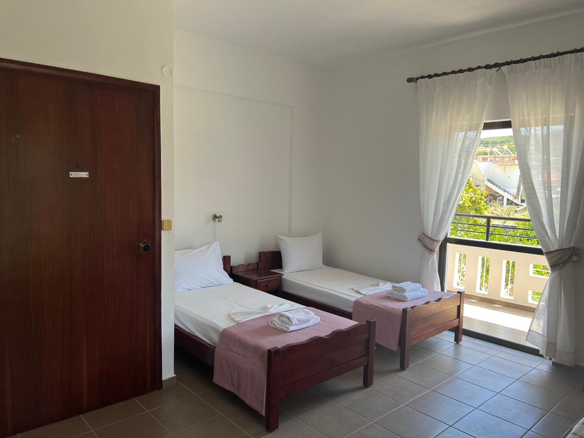 קליבס Zourpos Studios & Apartments מראה חיצוני תמונה