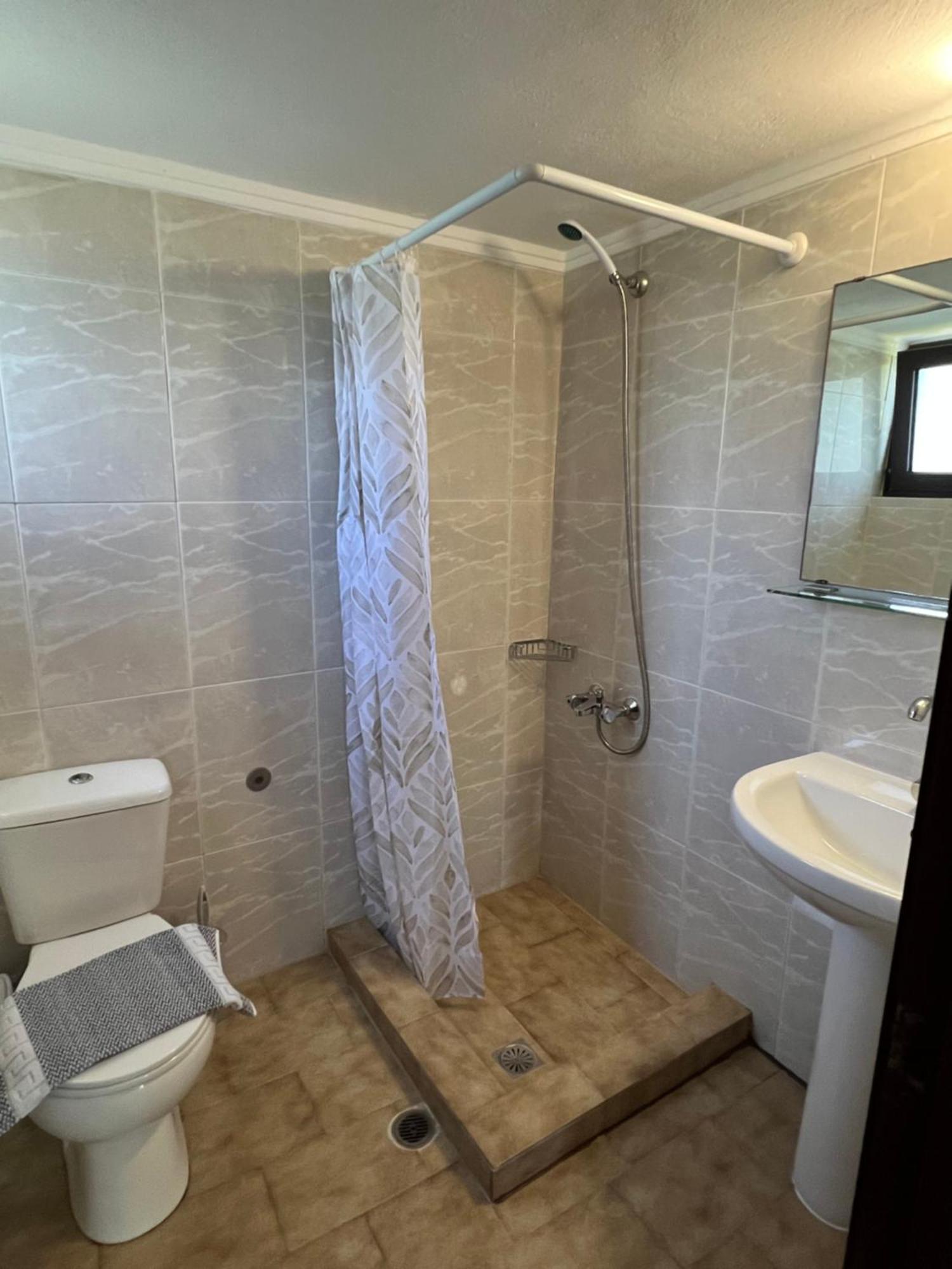 קליבס Zourpos Studios & Apartments מראה חיצוני תמונה