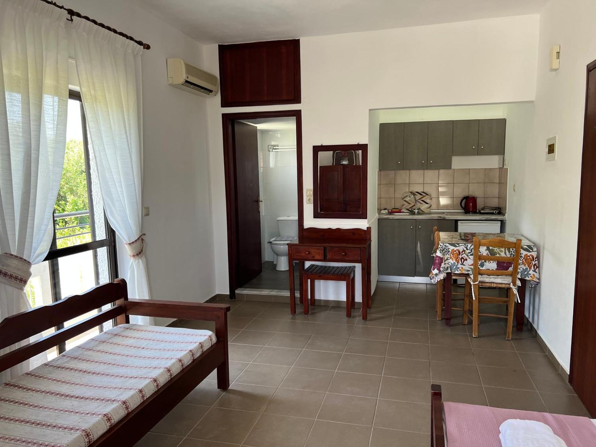 קליבס Zourpos Studios & Apartments מראה חיצוני תמונה