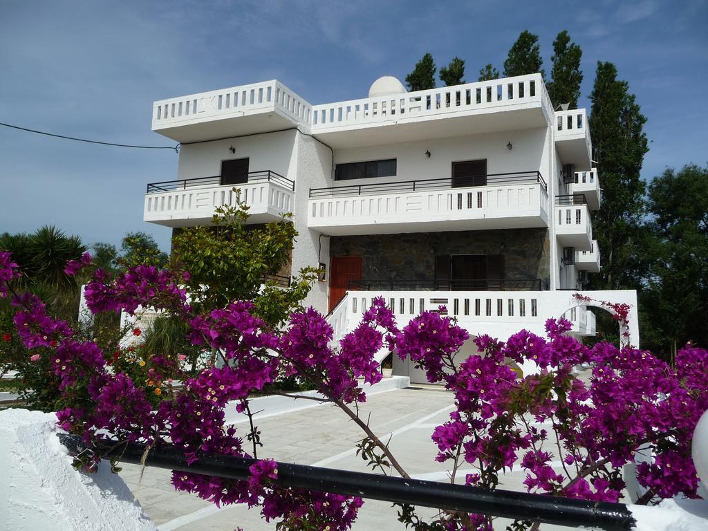 קליבס Zourpos Studios & Apartments מראה חיצוני תמונה