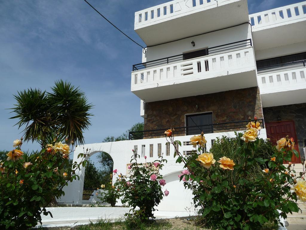 קליבס Zourpos Studios & Apartments מראה חיצוני תמונה